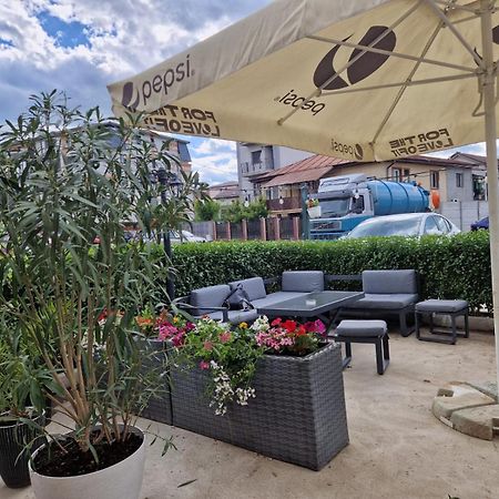 Albert Hotel Roşu Dış mekan fotoğraf