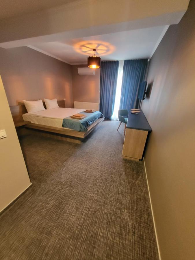 Albert Hotel Roşu Dış mekan fotoğraf