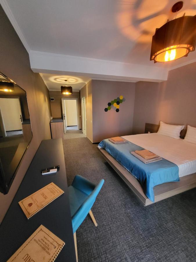 Albert Hotel Roşu Dış mekan fotoğraf