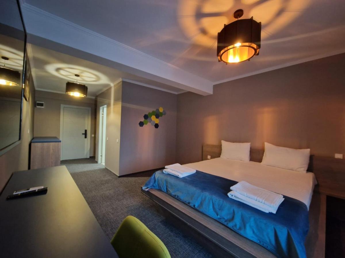 Albert Hotel Roşu Dış mekan fotoğraf
