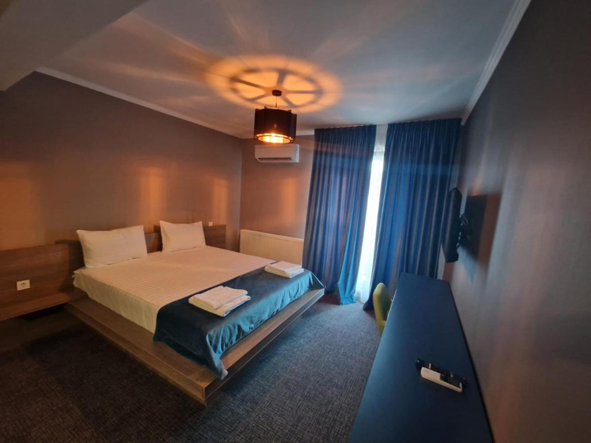 Albert Hotel Roşu Dış mekan fotoğraf