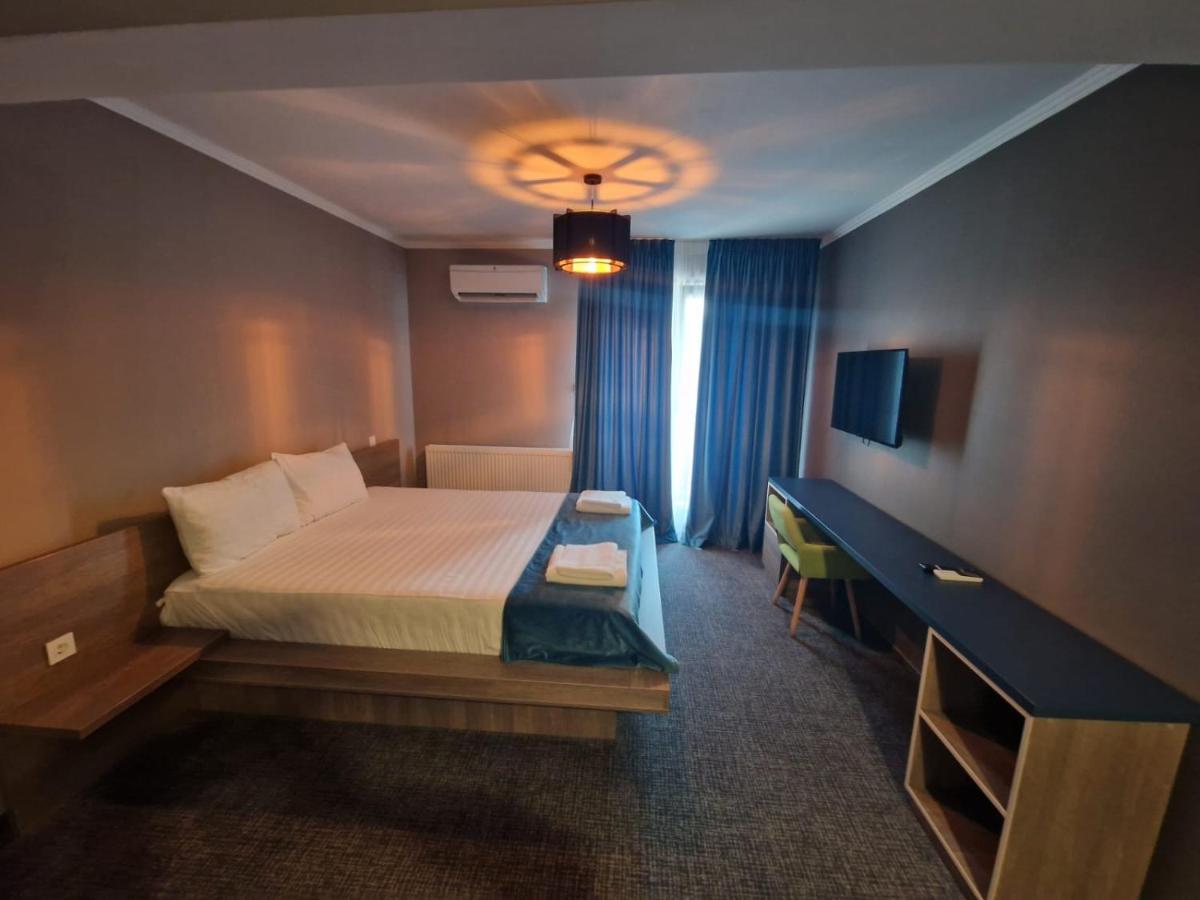 Albert Hotel Roşu Dış mekan fotoğraf
