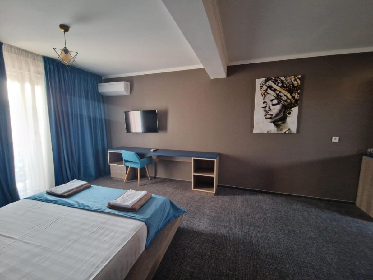 Albert Hotel Roşu Dış mekan fotoğraf