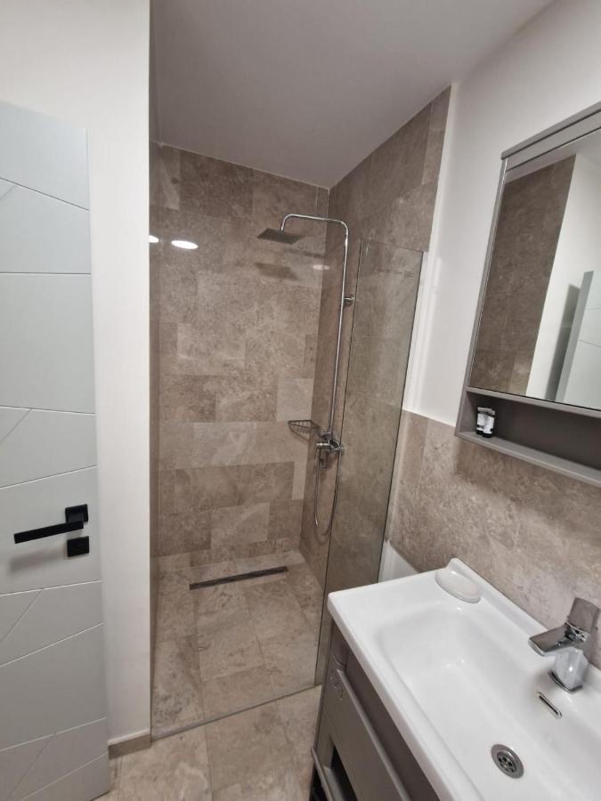 Albert Hotel Roşu Dış mekan fotoğraf