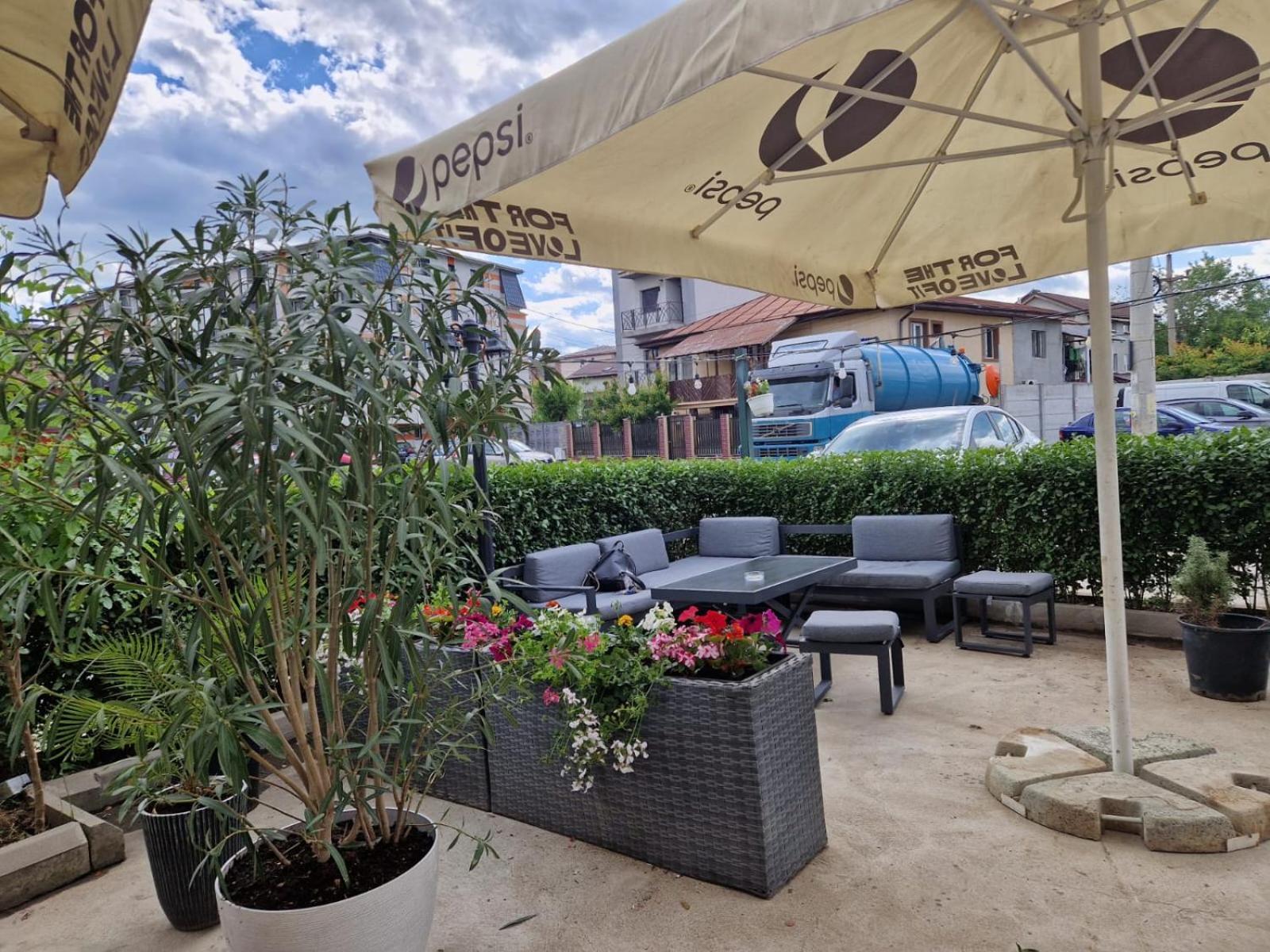 Albert Hotel Roşu Dış mekan fotoğraf